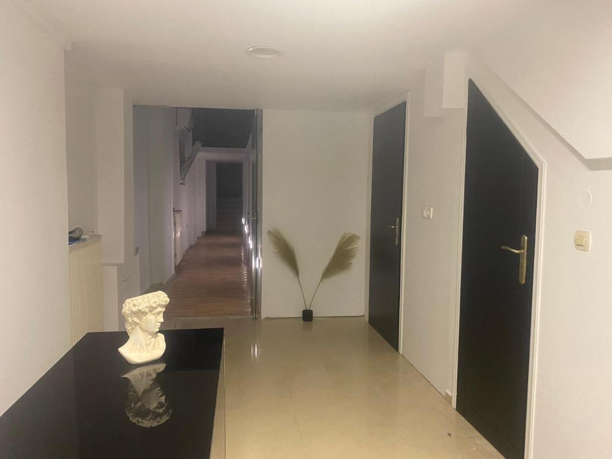 מלון העיירה רתימנו Le.Chris Central Dorms מראה חיצוני תמונה