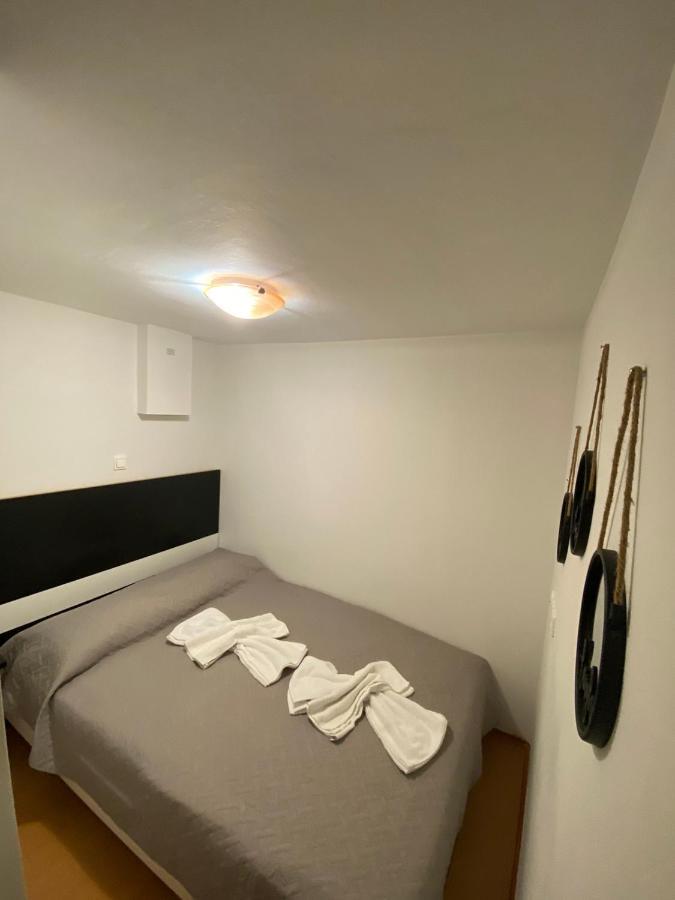 מלון העיירה רתימנו Le.Chris Central Dorms מראה חיצוני תמונה